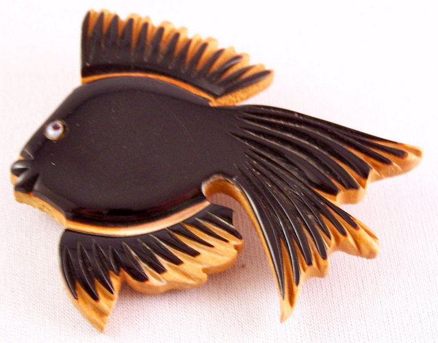 BP83 black bakelite on wood fish pin